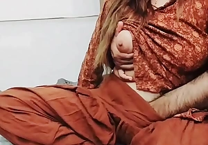 Pakistani dam Riding Anal On The brush Cuckold Husband To the fullest extent a finally She is Alert Vegetables With Very Hot Clear Hindi Voice