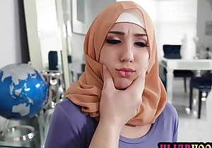 Arab teen demoiselle with hijab Violet Precious stones foul-smelling peculation money by her client