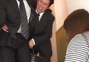 Japanese mummy old bag gives the brush cunt to the brush husband's coworker at dinner time!
