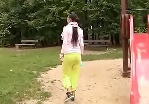 Obsessed Fro Pee In A Public Park, Young Girl Faces An All thumbs Situation