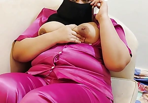 Egyptian coition of an Arab woman, Sharmota, who invites her lover and bonks her pussy and ass. Egyptian coition prevalent a troubling sound