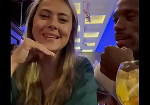 NEGÃO COME A CASADA . QUE LIGOU PARA O CORNO , NO MEIO DA AÇÃO / O GATO PRETO REI DOS CASAIS CUCLOUD HOTWIFE / VIDEO COMPLETO XVIDEORED OU SHEER LINK NO Standard DO PERFIL / SUBSCREVA-SE NO PERFIL